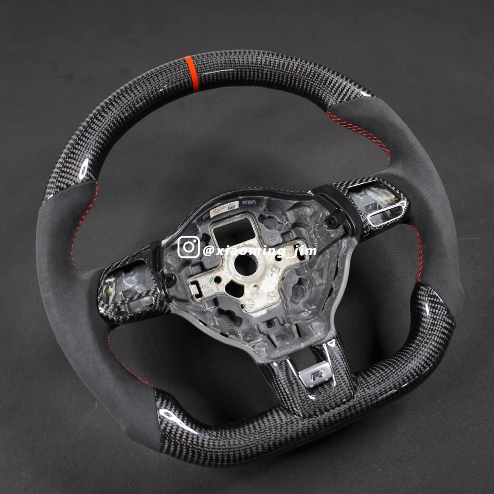 Volante de fibra de carbono personalizado para Volkswagen Golf MK6 GTI R Foto 2 de 4