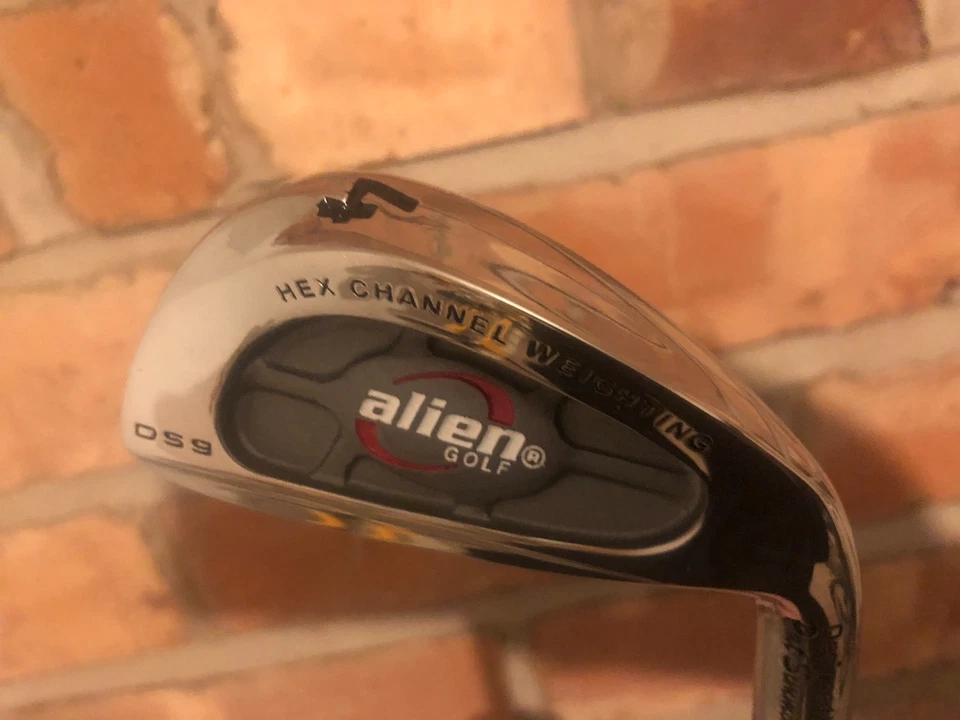 NEW ALIEN GOLF 4 IRON GOLF CLUB SNAKE EYES REGULAR FLEX GRAPHITE SHAFT GOLF CLUB - Image 2 of 4