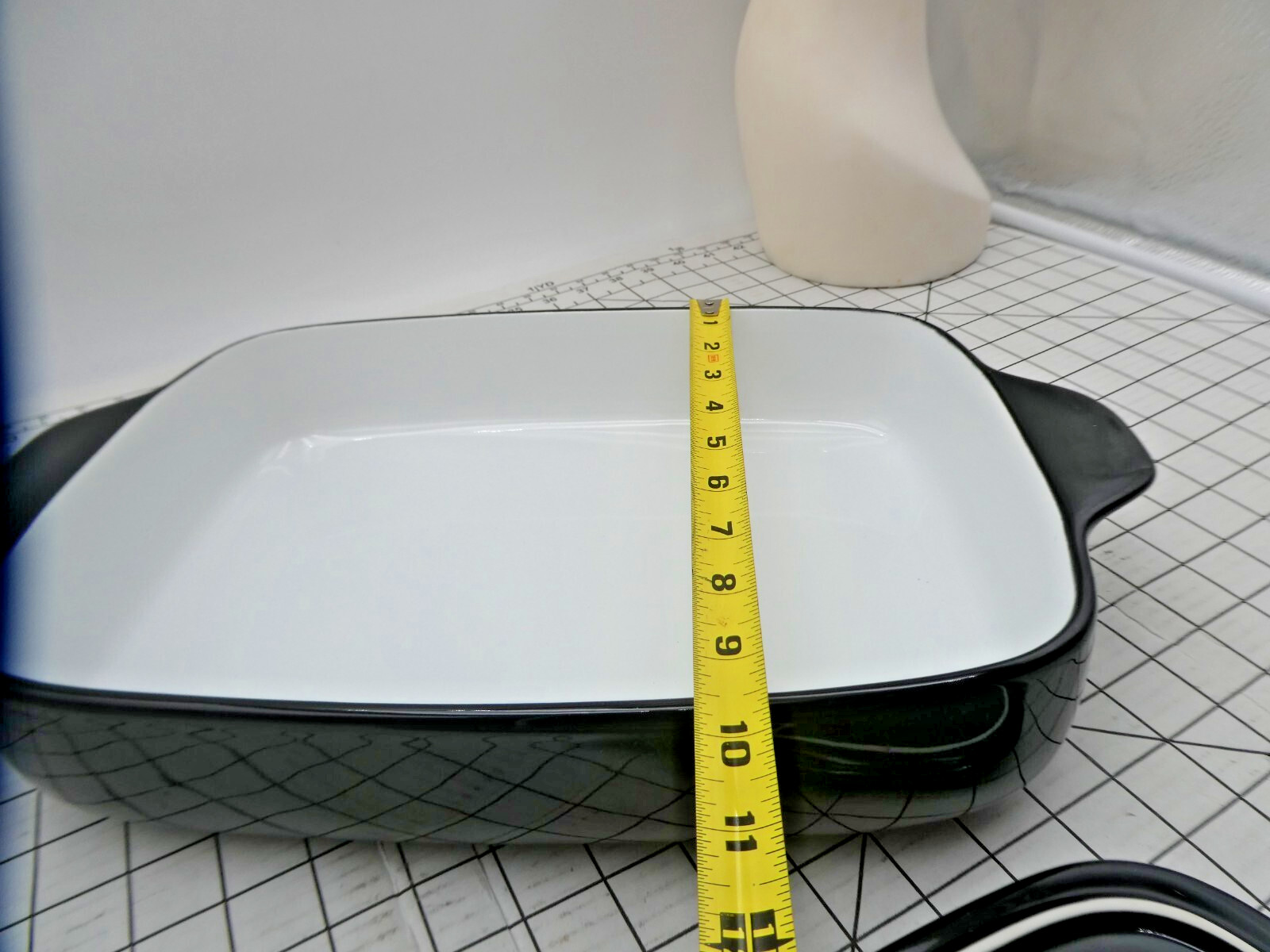 KitchenAid 4.5-qt Black Rectangular Vitrified Stoneware Baker with Lid/Trivet