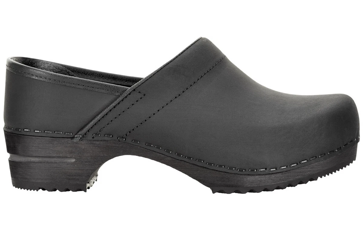 Sanita Classic Closed Clogs in Black Art 1201005