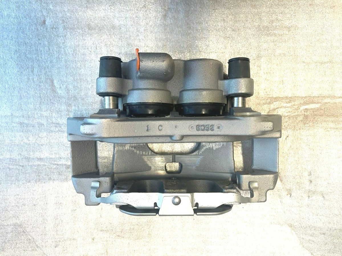 34116776785/ 6776786 Front Set Brake Caliper w/ Bracket+Carrier+ 