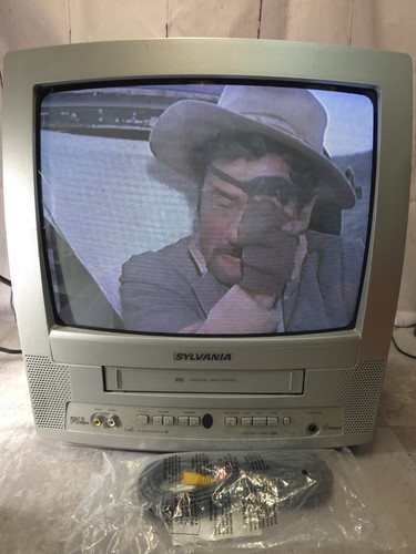 Sylvania 13” CRT TV VHS Combo SRC2213X Vintage Gaming **Tested Vcr Doesnt Work.