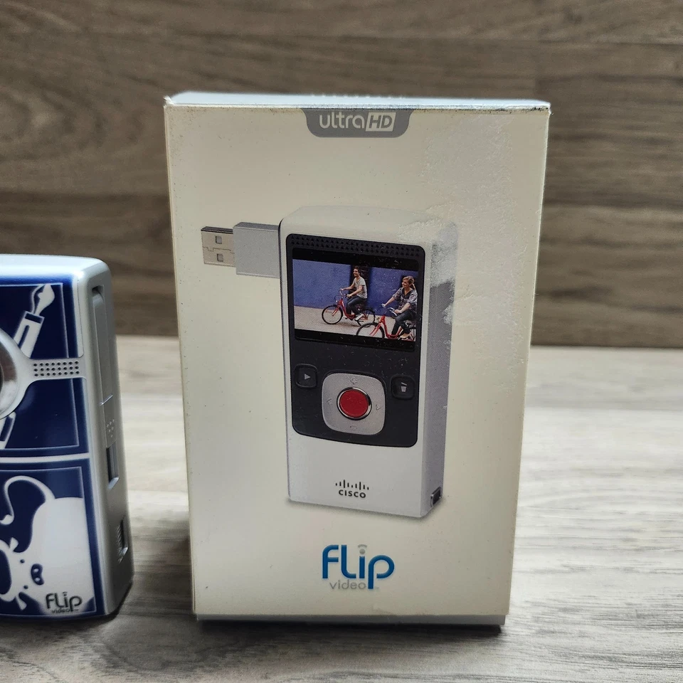 CISCO Flip Video U260 UltraHD 4 GB Camcorder White and Blue Model U260 - Image 3 of 4