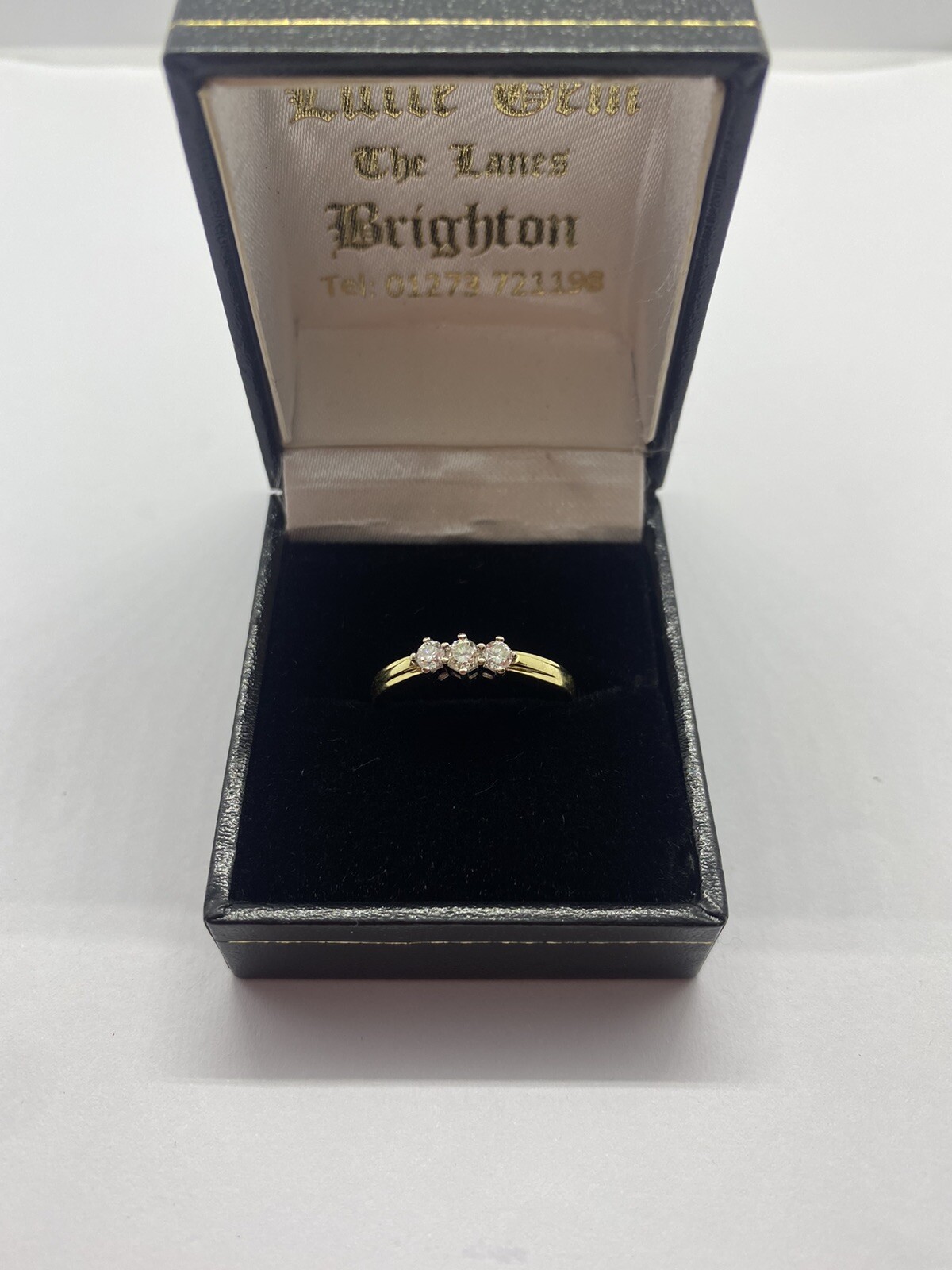Lovely 18ct 3 Diamond Ring