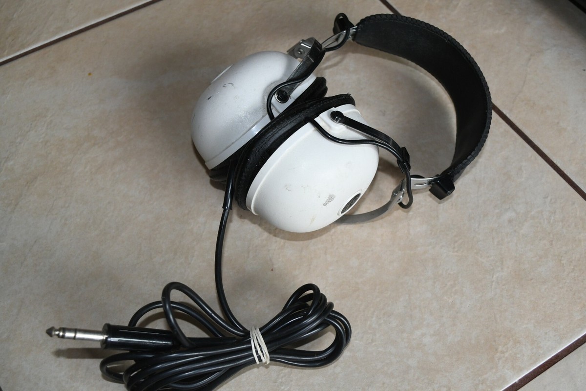 Vintage PIONEER SE-20A 8 Ohm Stereo Headphones Good Vintage PIONEER SE-20A 8 Ohm Stereo Headphones Good