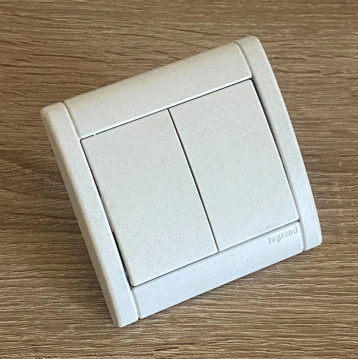 LEGRAND PLEXO 55 Double verticale interrupteur va et vient + prise 2 P