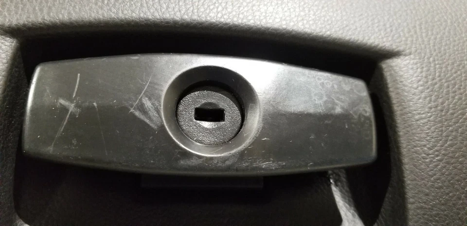 QA20688 2004-2010 BMW 530I GLOVE BOX STORAGE COMPARTMENT BLACK (51167034080) OEM - Imagem 4 de 4