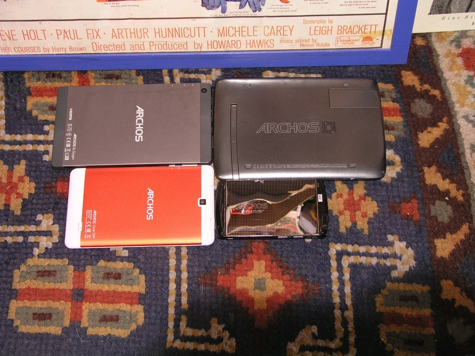 Archos Tablet Konvolut 4 Stück 3 ungetestet eins geht an - Bild 3 von 4