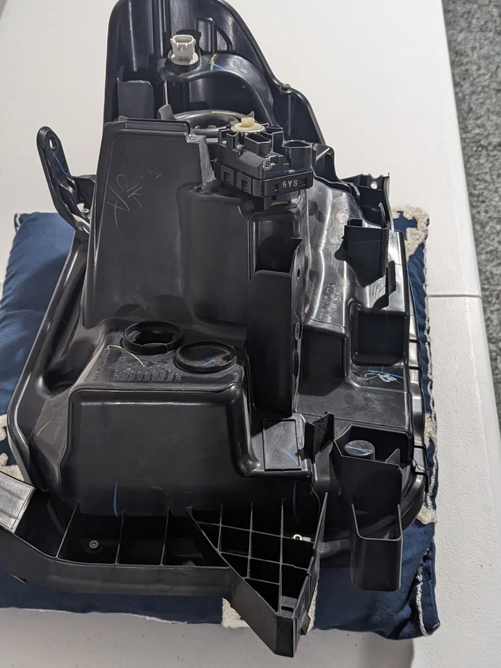 Faro delantero pasajero Toyota Tundra 2014-2017 OEM genuino pasajero derecho Foto 3 de 4