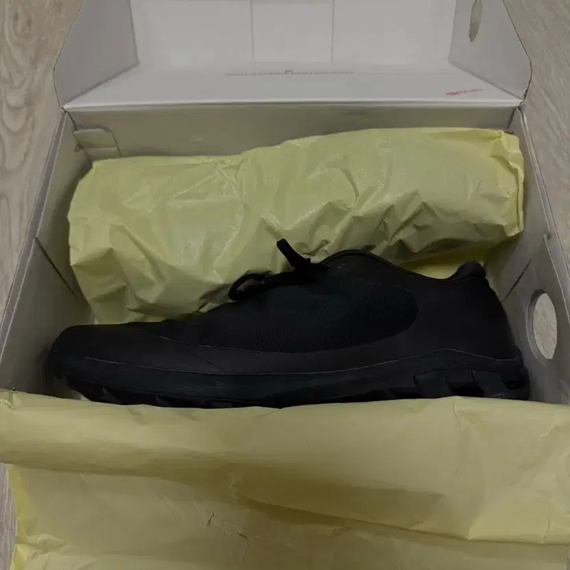 On-Point Cloud Venture Peak All Black Sneakers, Size 270 Official
