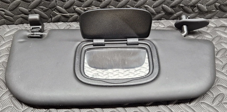 COPPIA ALETTA PARASOLE NERA SX e DX  ALFAROMEO 147 E GT  - Immagine 3 di 4