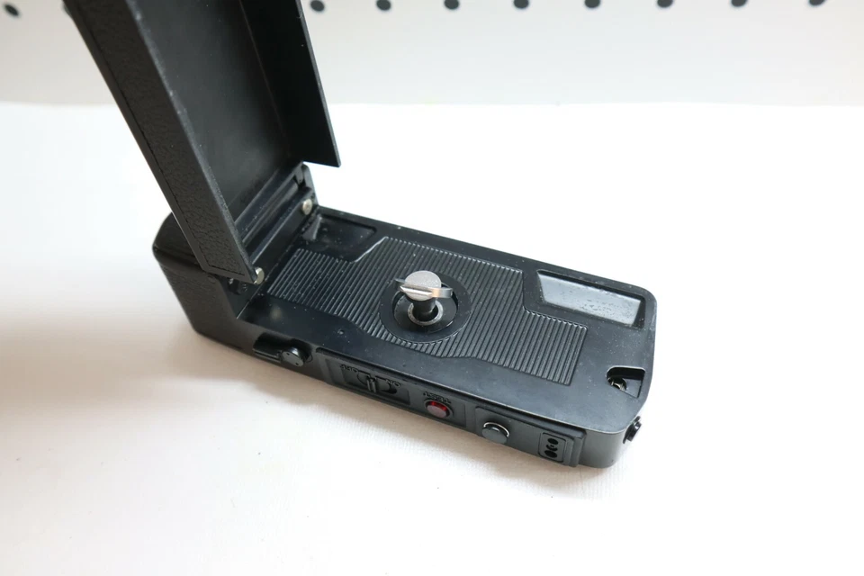 Bonita bobinadora automática y batería de película para cámara Yashica negra vintage usada - Japón Foto 2 de 4