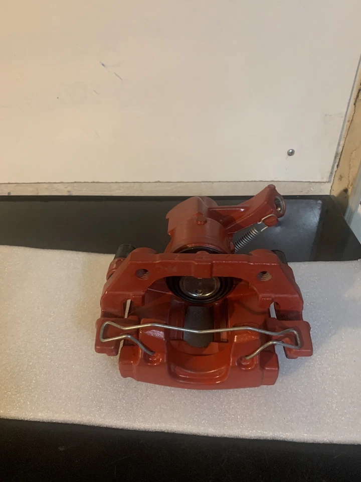 2003-11 Saab 9-3, Cadillac BLS Disc Brake Caliper w Bracket Rear Left Driver Red Foto 2 de 4