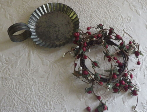 Metal Candle Holder with Handle & Red White Berries 5" Diameter - Picture 1 of 1