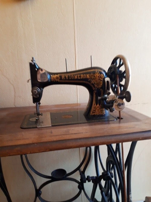 Ancienne machine à coudre H Vigneron - Photo 3/4
