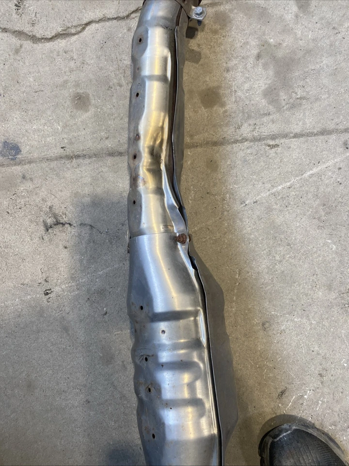 2019 2020 2021 2022 2023 2024 Subaru Ascent tubo inferior trasero escape medio OEM Foto 3 de 4