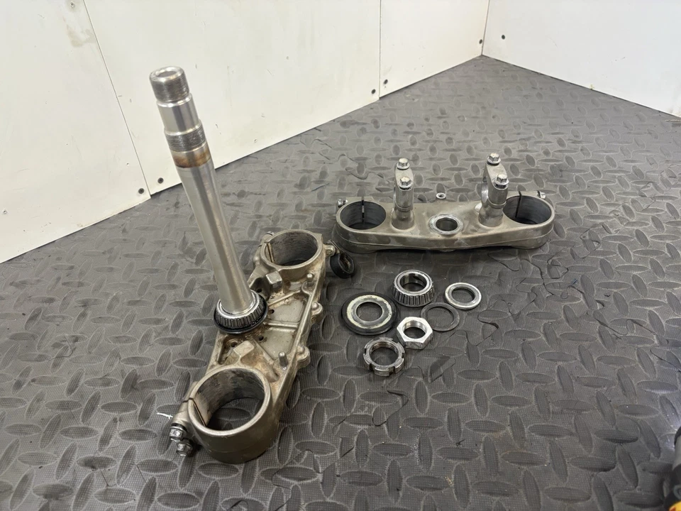 2009 08-09 YZ250F YZ 250F Juego de abrazaderas de árbol triple vástago de dirección horquilla soporte Foto 3 de 4