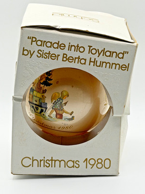 1980 SCHMID CHRISTMAS ORNAMENT PARADE INTO TOYLAND SISTER BERTA HUMMEL