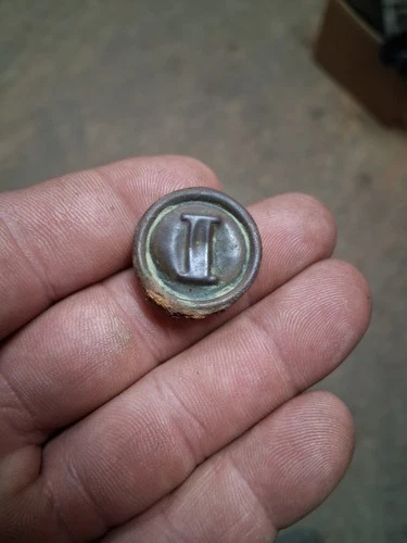 dug block I button Civil war relic