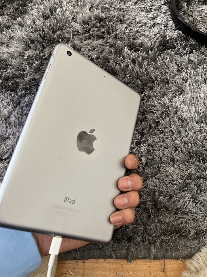 Apple iPad Mini 128Gb WiFi Unlocked 3rd Gen 2014  A1599  ( Faulty bio) - Image 3 of 4