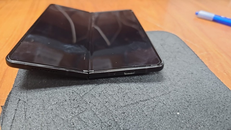 Samsung Galaxy Z Fold 3 5G 256GB F926U1 FACTORY UNLOCKED WONT OPEN