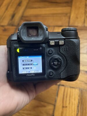 Fujifilm FinePix S5000 3.1MP, 10x Optical Zoom Digital Camera READ