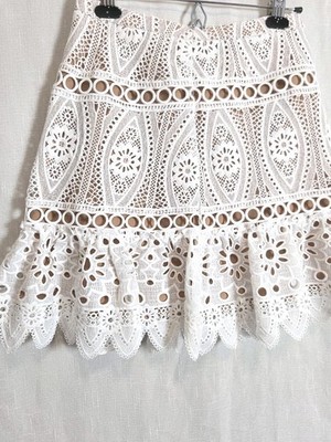 Michael Kors Women's  White Floral Eyelet  Lace Mini Skirt Size 2 Brand new