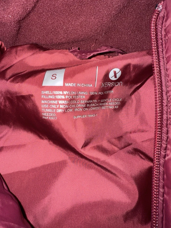 Chaqueta acolchada Xersion para mujer con capucha borgoña talla S cálida invierno Foto 3 de 4