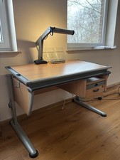 Moll Schreibtisch für Kinder, höhenverstellbar, Arbeitsplatte kippbar, mit Lampe