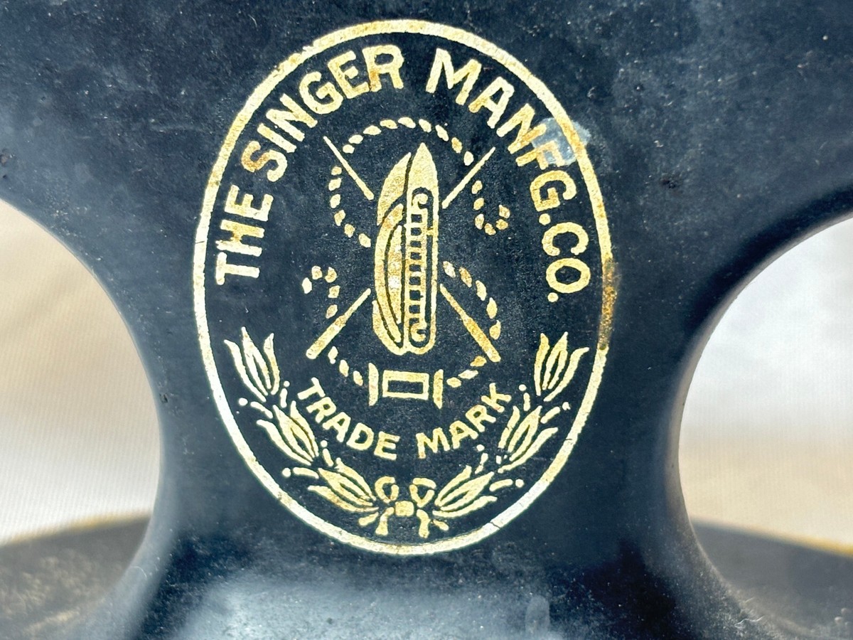 1910 -1934 Singer Sew Handy Model 20 Mini Sewing Machine Childrens