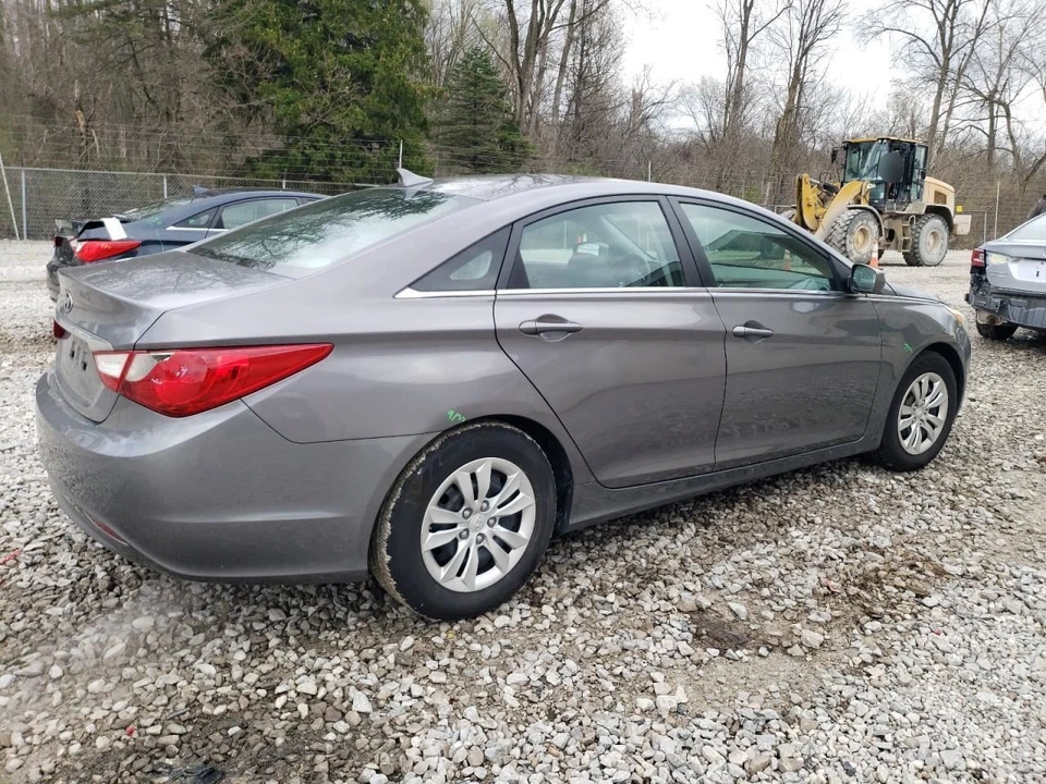 2011 Hyundai Sonata Windshield Wiper Motor OEM Used 137K Miles 620-50272 - Image 3 of 4