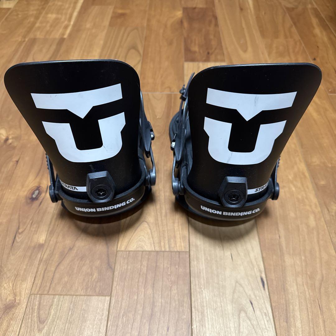 UNION STRATA　SIZE:M Union Strata Mens Snowboard Bindings, M, Black in Oman