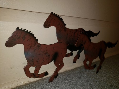 Beautiful Metal Wall Art Piece Equestrian Theme Three Galloping Horses Derby - 第 3/3 張圖片