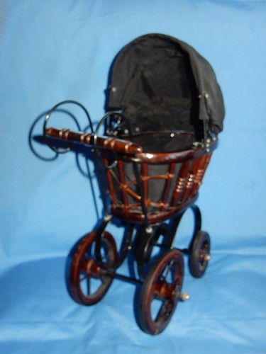 Puppenwagen Kinderwagen aus Holz & Korbgeflecht mit großen Rädern & Schirmbezug viktorianischer Look