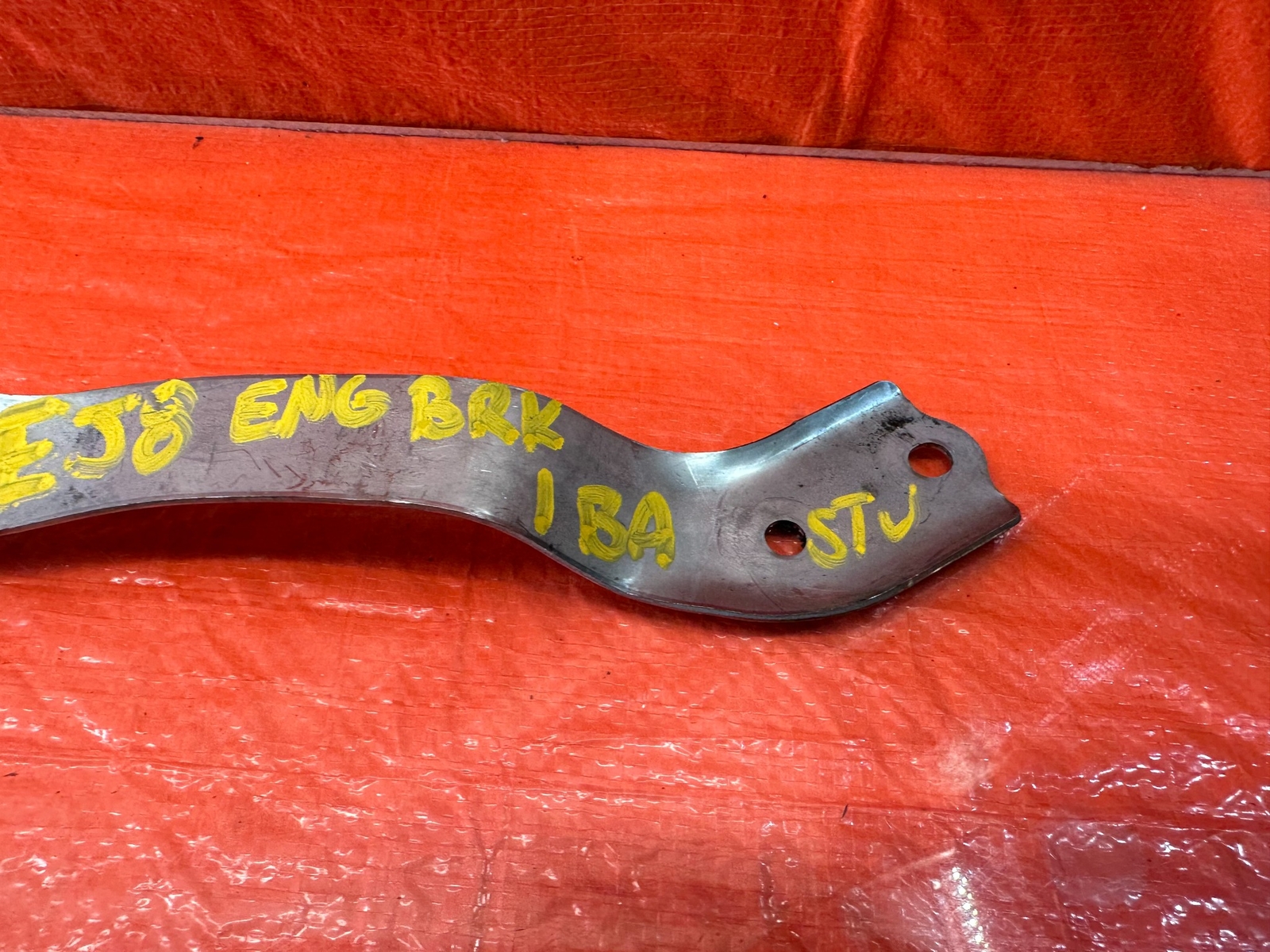 9600 HONDA CIVIC EX D16Y8 EXHAUST MANIFOLD HEADER MOUNTING BRACKET