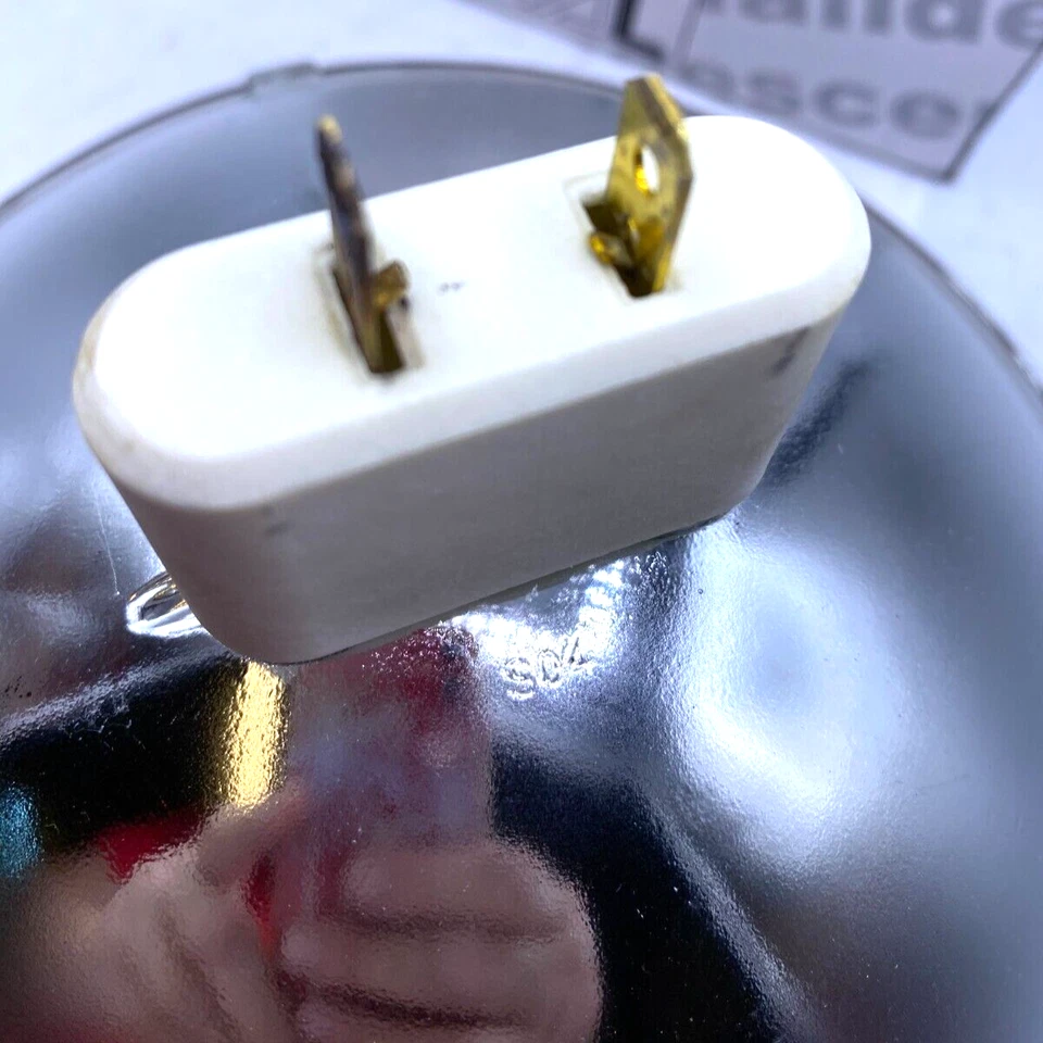 Absolute Lumens Par 64 550W 120V Wide Flood Bulb 500PAR64/WFL New - Image 2 of 3