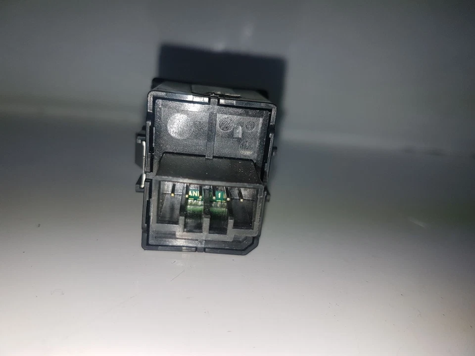 Interruptor de peligro Landrover Range Rover Sport 2005-2009 YUG500420PUY Foto 3 de 4