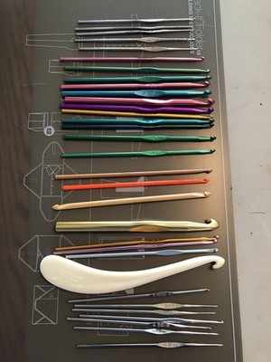 Vintage Crochet Hooks Lot Of 32, Boye,Bates,Lee Wards - Various Sizes