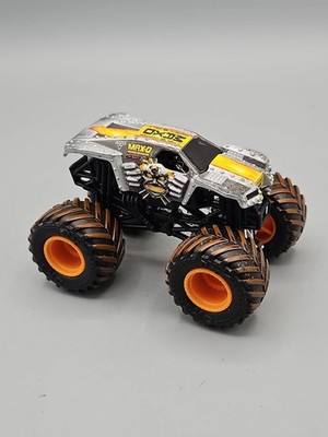 Monster Jam Max-D 1:64 Diecast 2021 Breaking World Records Exclusive Truck