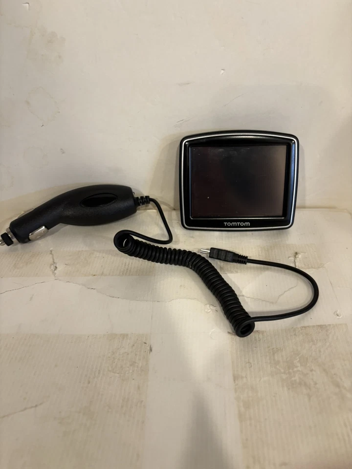 TomTom One GPS (N14644) 3.5" Navigation Unit Bundle With Leather Case & Charger - Image 3 of 4
