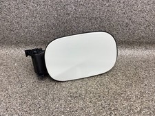 Tankklappe A2466300067 Tankdeckel Calcitweiss 650U def Mercedes W246 12.2002.107 Tankklappe A2466300067 Tankdeckel Calcitweiss 650U def Mercedes W246 12.2002.107