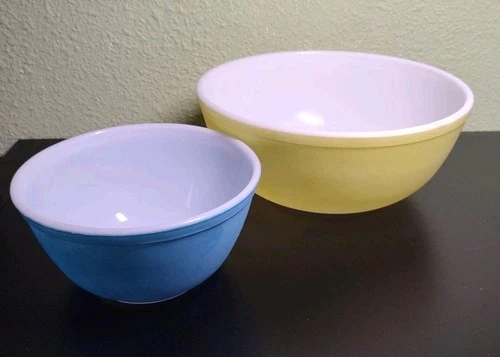 Yellow Pyrex 404(4Q) Nesting Bowl And Blue Pyrex 402(1 1/2Qt) Mixing Bowl