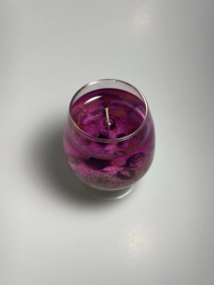 Vela de gel temática del océano en vidrio de brandy - regalo perfumado y artesanal (púrpura) Foto 3 de 4