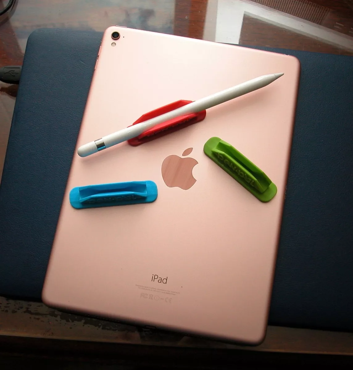 Apple on sale pencil holder