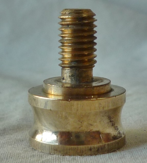 Lamp Finial Adapter 1/8" female npt to 1/4" 27 male tpi Brass (per