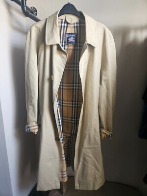 Vintage women's Burberry oversized/size 14 single breasted trench