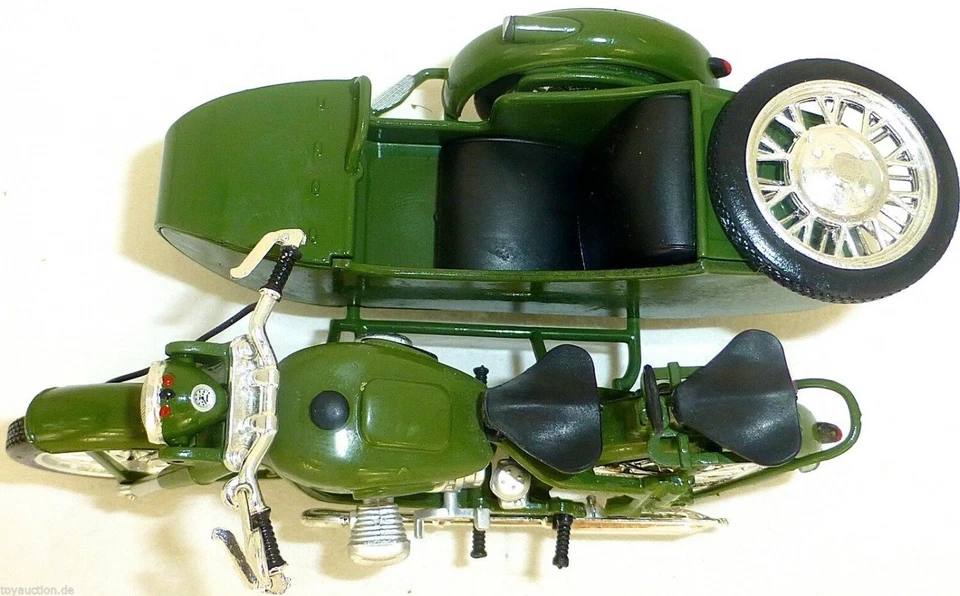 IMZ M72 Ural Motorrad Beiwagen grün DDR 1:24 ATLAS 7168121 NEU OVP LA3 µ - Bild 2 von 4