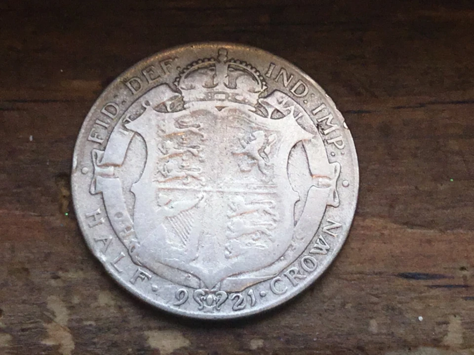 RARO ERROR 1921/921 Media Corona Británica INCREÍBLE ASTILLA Moneda Gran Bretaña Foto 2 de 4