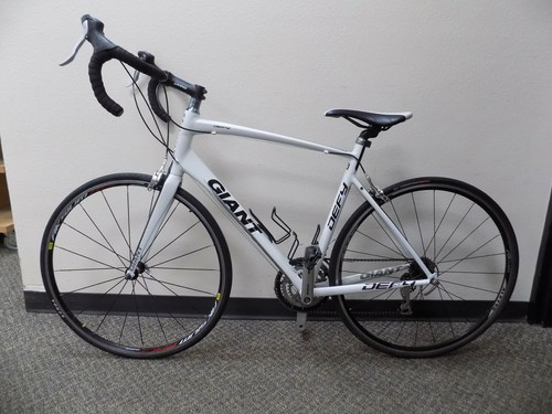 2011 Giant defy 3 road bike size large 