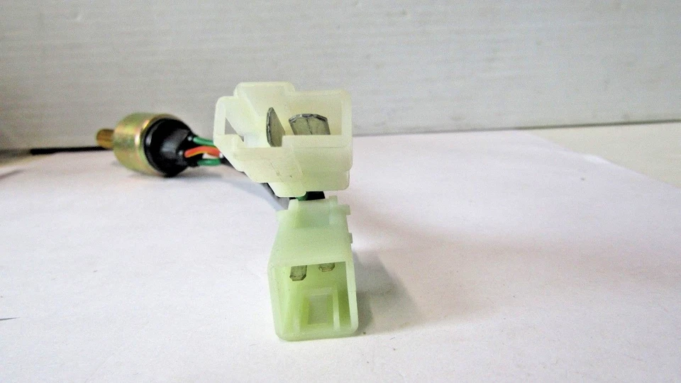 Interruptor de luz de freno Airtex 1S5827 NUEVO VINTAGE Foto 4 de 4